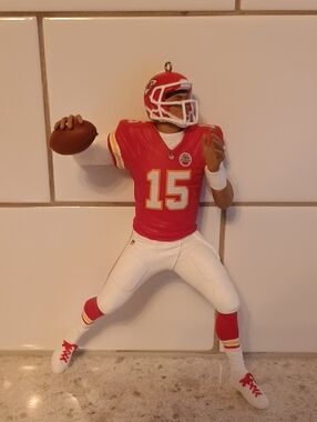 2020 Hallmark Ornament NFL Kansas Chiefs Quarterback #15 Jersey Patrick Mahomes